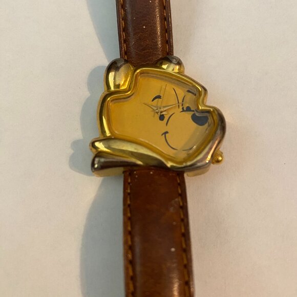 1990's Disney Winnie the Pooh Timex brand brown leather band Watch. - Picture 1 of 6
